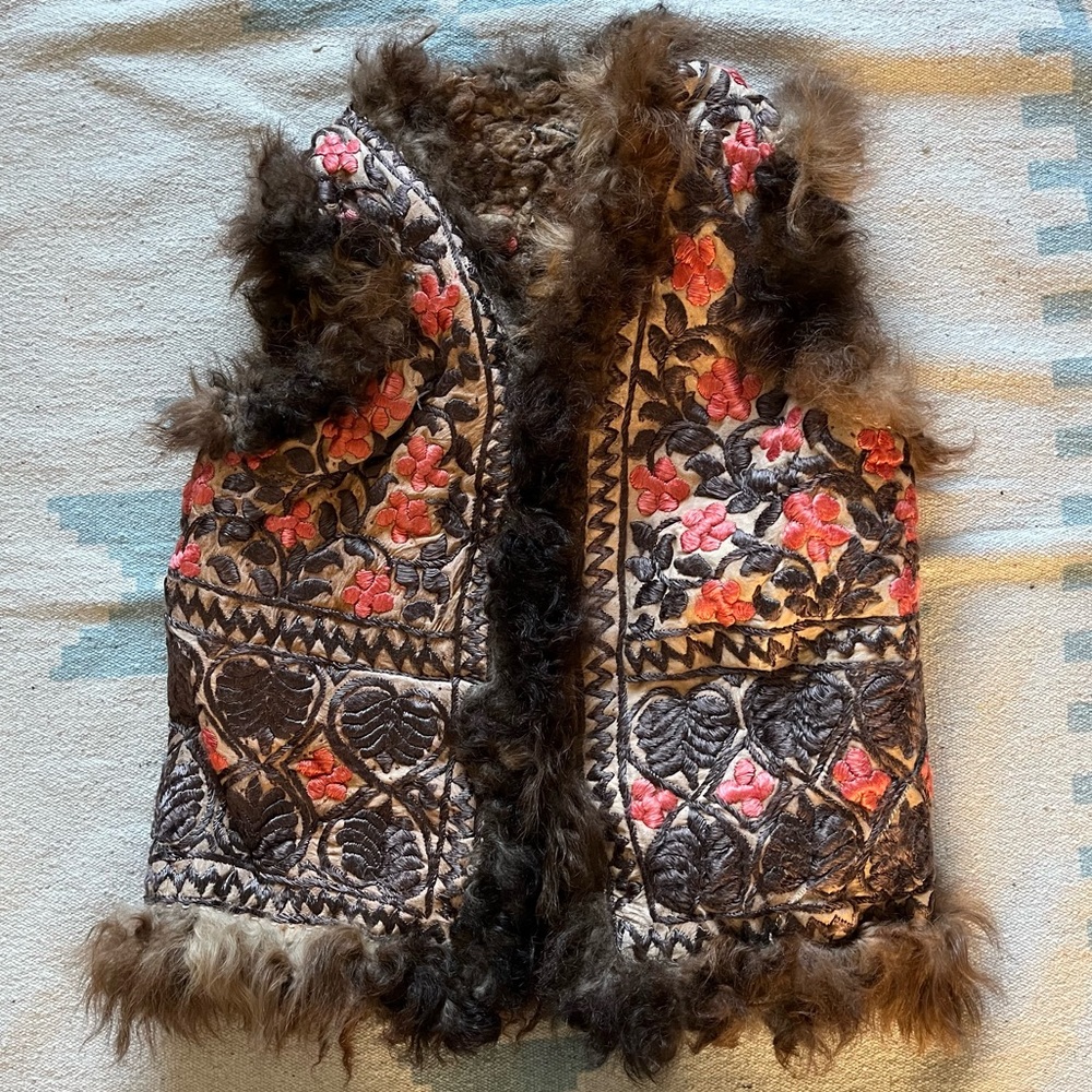 Vintage Shearling Embroidered Sheepskin Leather Vest Afghan Floral Handmade Rare - Picture 2 of 15